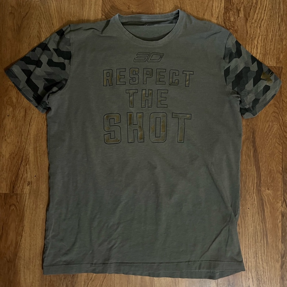 Under Armour Stephen curry “respect the shot” grey camo t-shirt. Mens size L